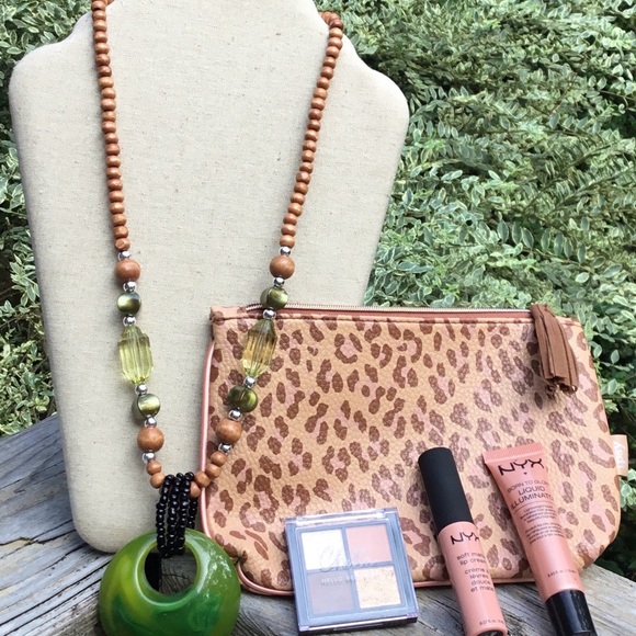 Leopard Makeup Bag w/Different Makeup Products and Necklace - Picture 1 of 5